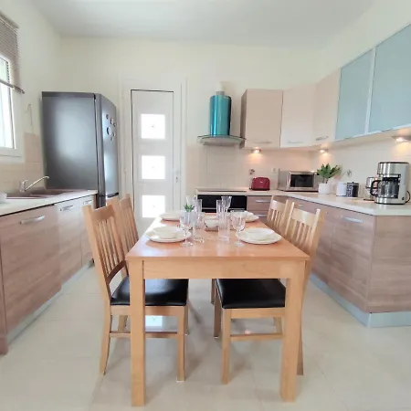 Villa With Private Pool Just 3 Minutes From The Beach