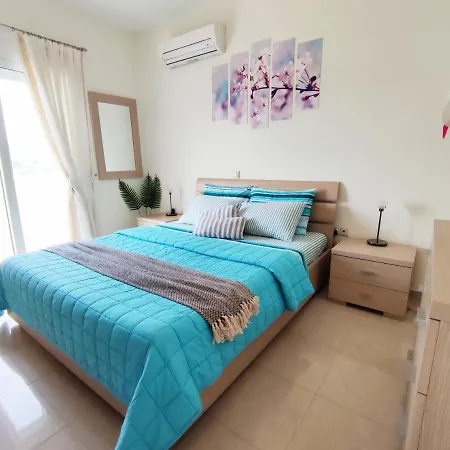 With Private Pool Just 3 Minutes From The Beach *