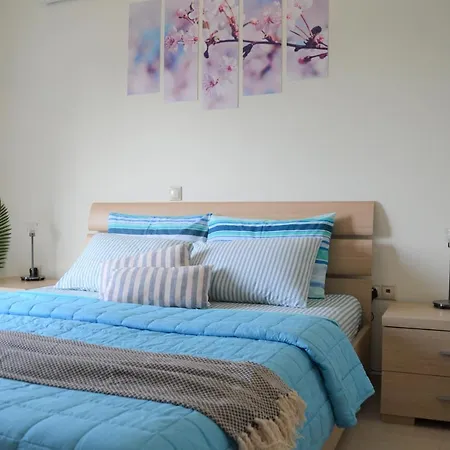 With Private Pool Just 3 Minutes From The Beach *