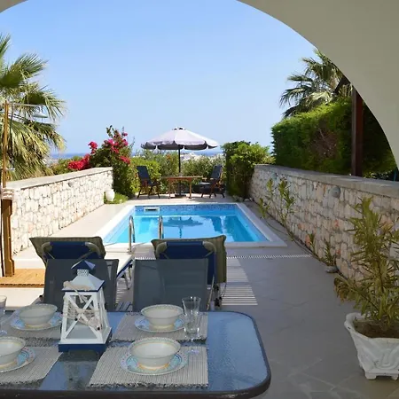 Vilă With Private Pool Just 3 Minutes From The Beach *